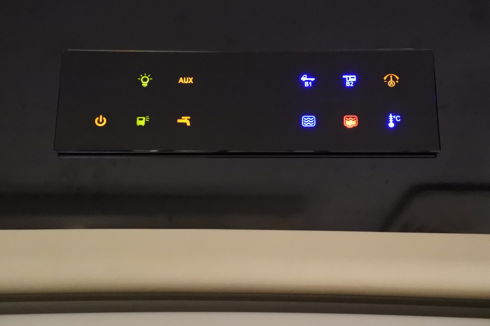 アドリア コンパクト プラス SP/ADRIA Compact PLUS SP のコントロールパネル