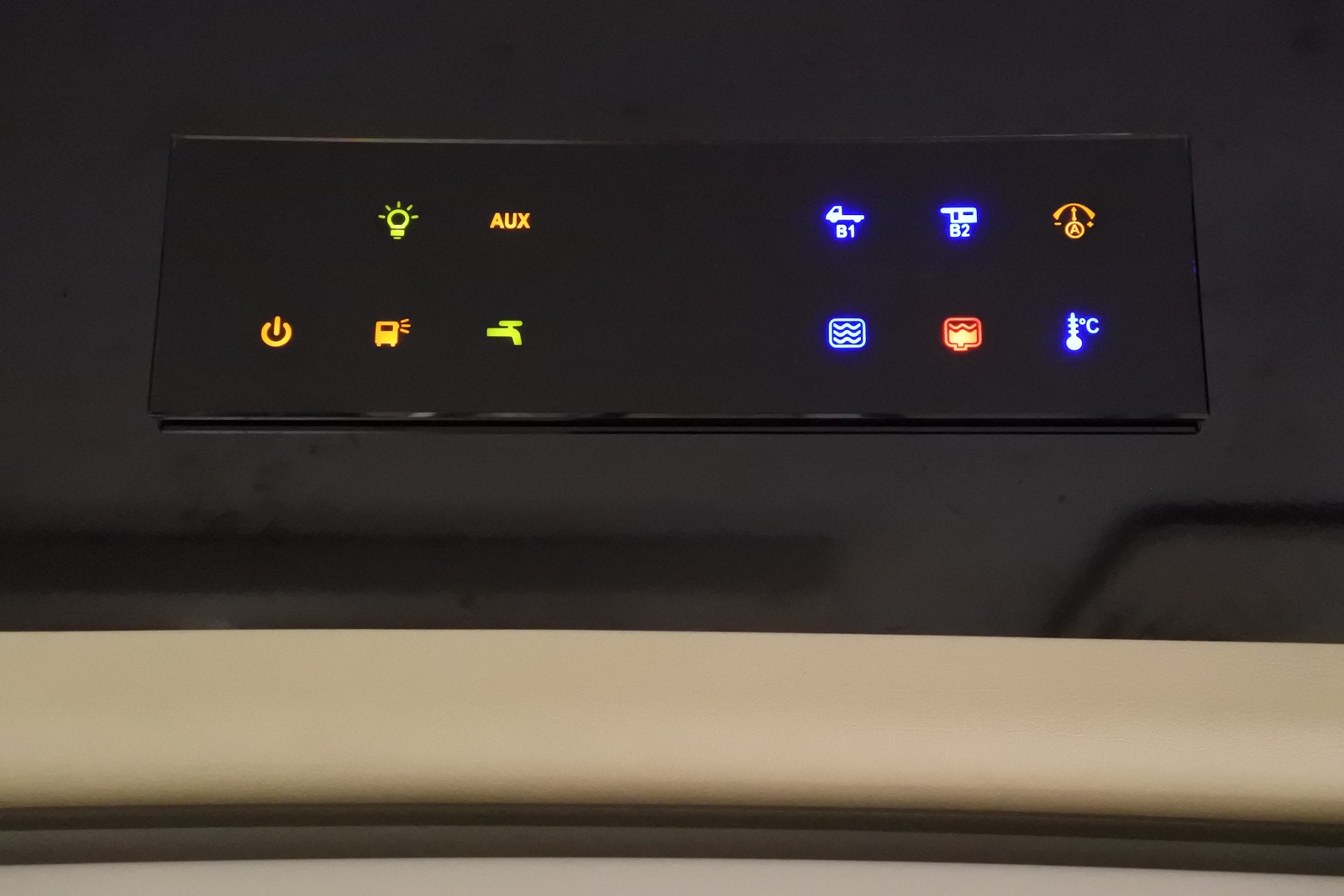 アドリア コンパクト プラス SP/ADRIA Compact PLUS SP のコントロールパネル