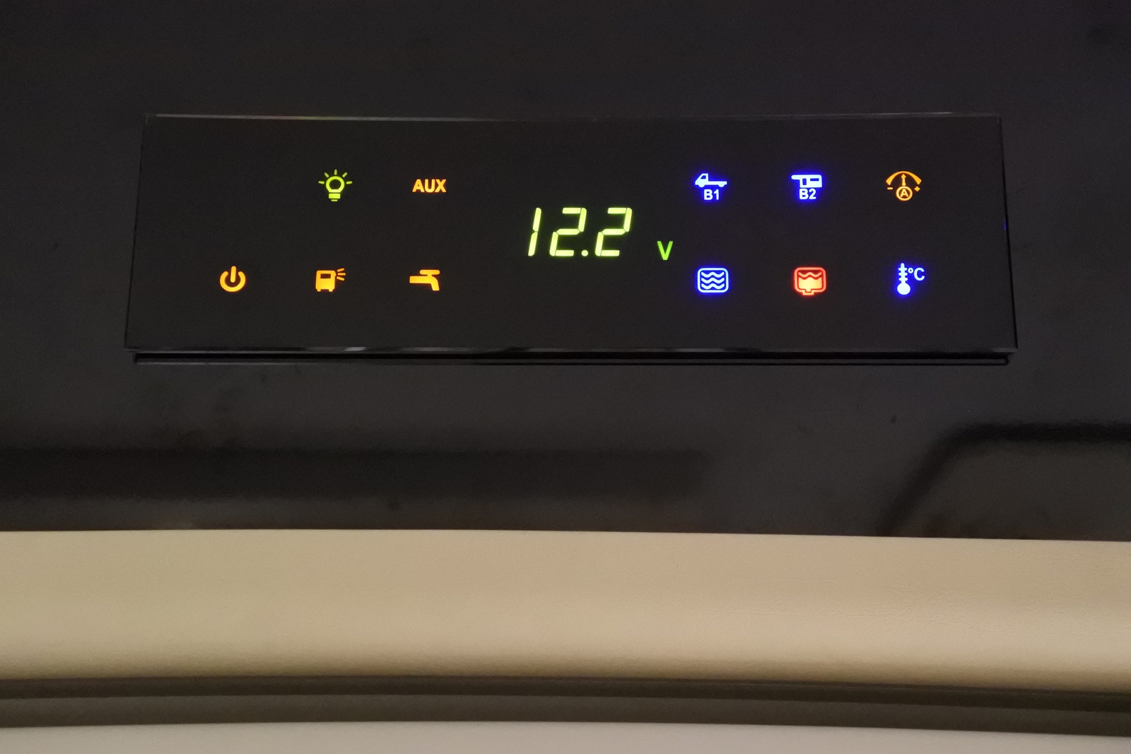 アドリア コンパクト プラス SP/ADRIA Compact PLUS SP のコントロールパネル