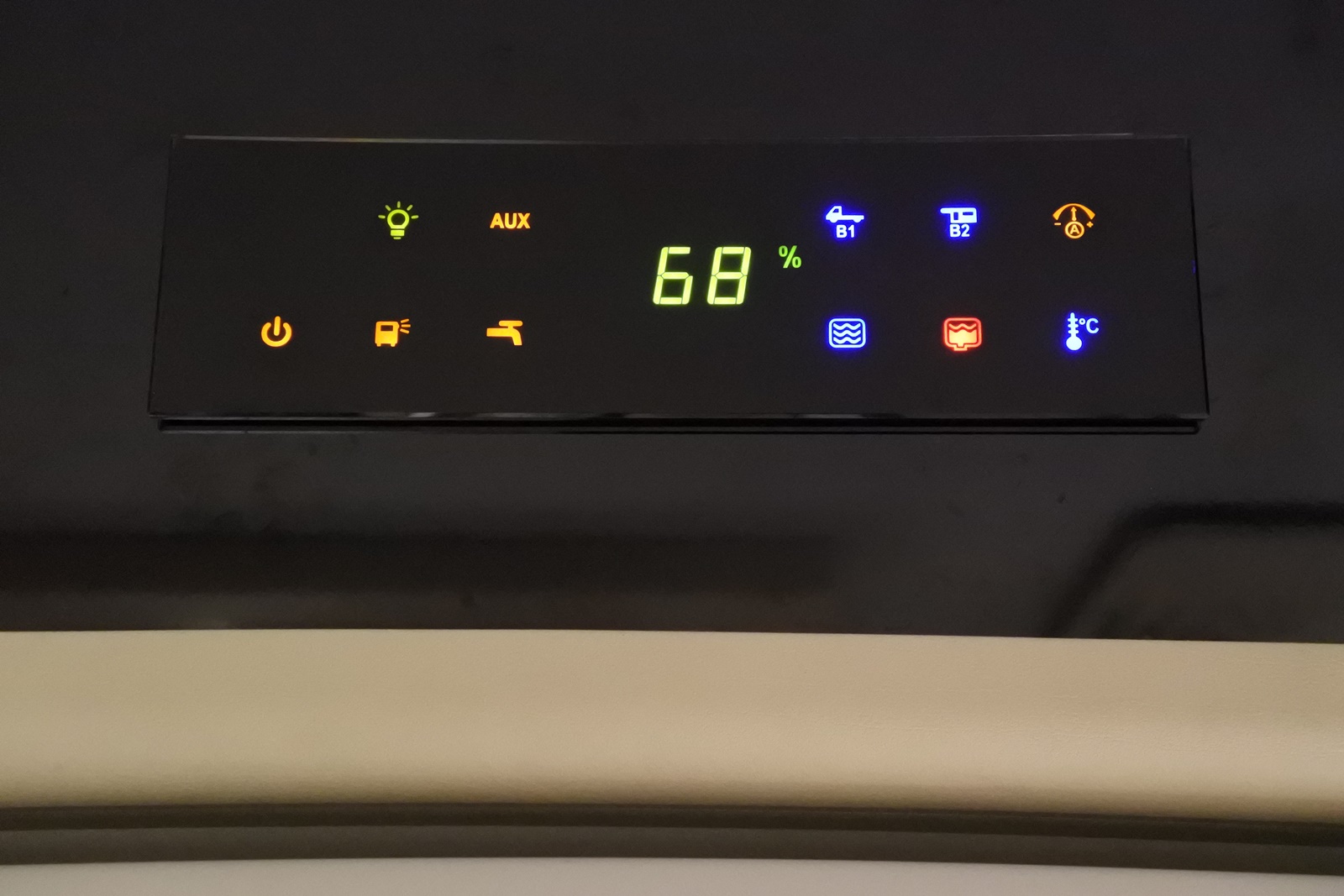 アドリア コンパクト プラス SP/ADRIA Compact PLUS SP のコントロールパネル