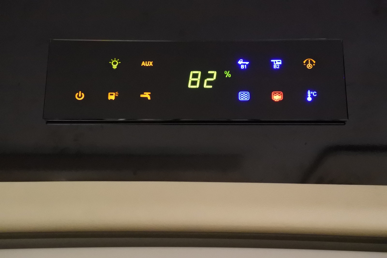アドリア コンパクト プラス SP/ADRIA Compact PLUS SP のコントロールパネル