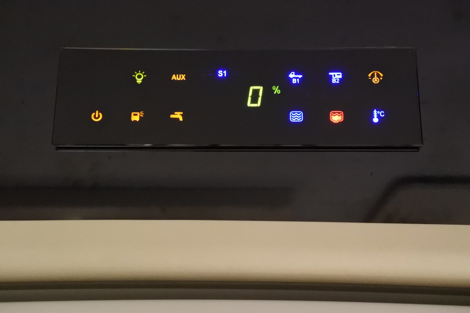 アドリア コンパクト プラス SP/ADRIA Compact PLUS SP のコントロールパネル