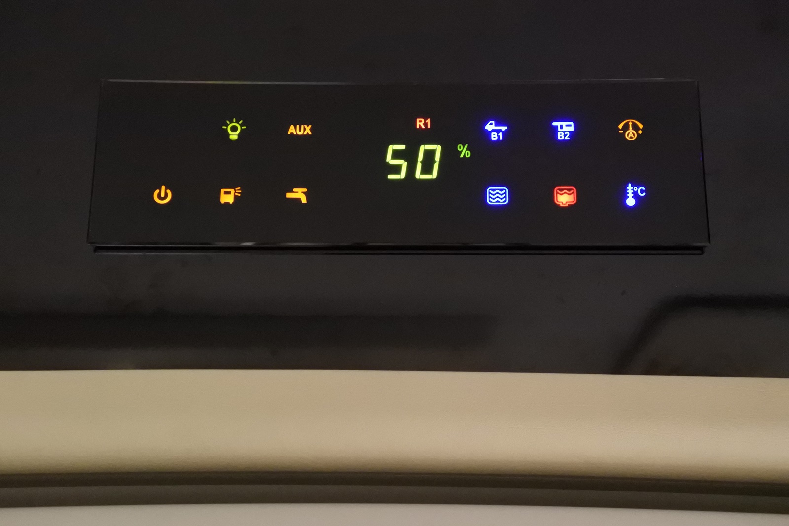 アドリア コンパクト プラス SP/ADRIA Compact PLUS SP のコントロールパネル