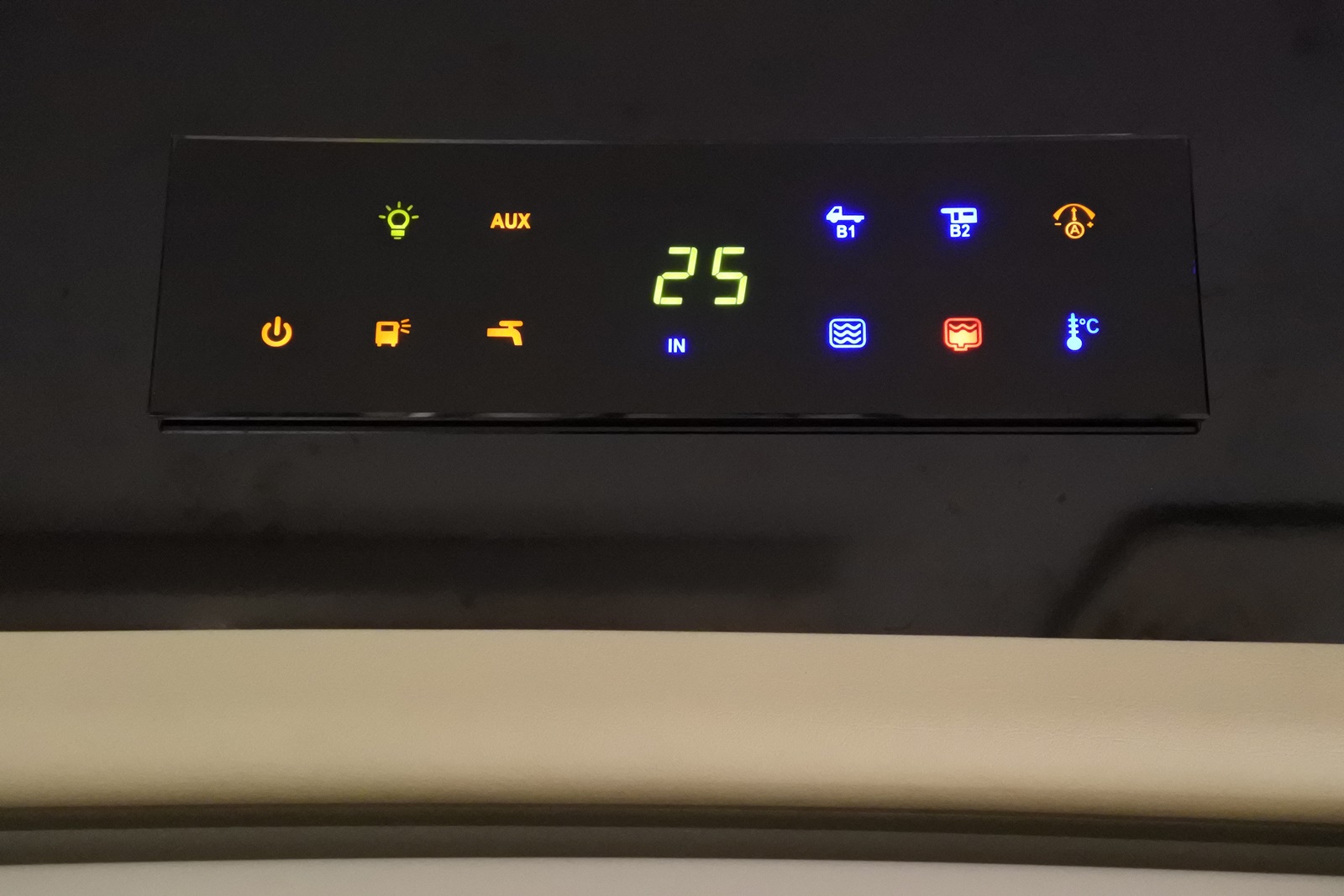 アドリア コンパクト プラス SP/ADRIA Compact PLUS SP のコントロールパネル